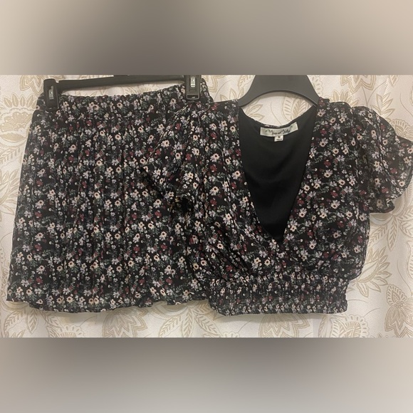 VINE AND VALLEY Dresses & Skirts - VINE AND VALLEY 2 PIECE SKIRT SET M